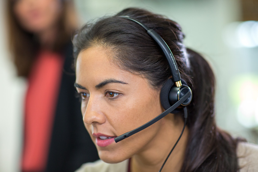 Encore520_call_center_woman_closeup_22AUG14